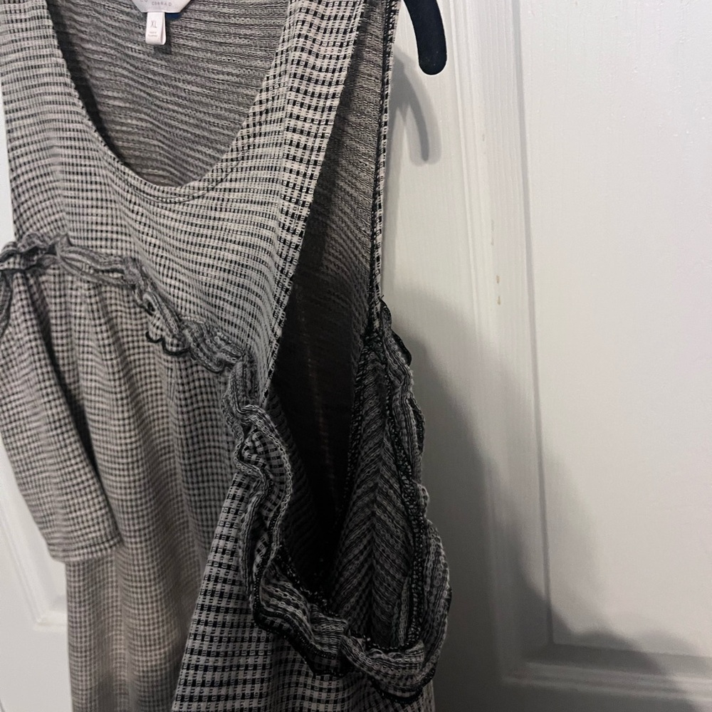 Women's Black and White Checkered Cold Shoulder Top - Picture 2 of 3